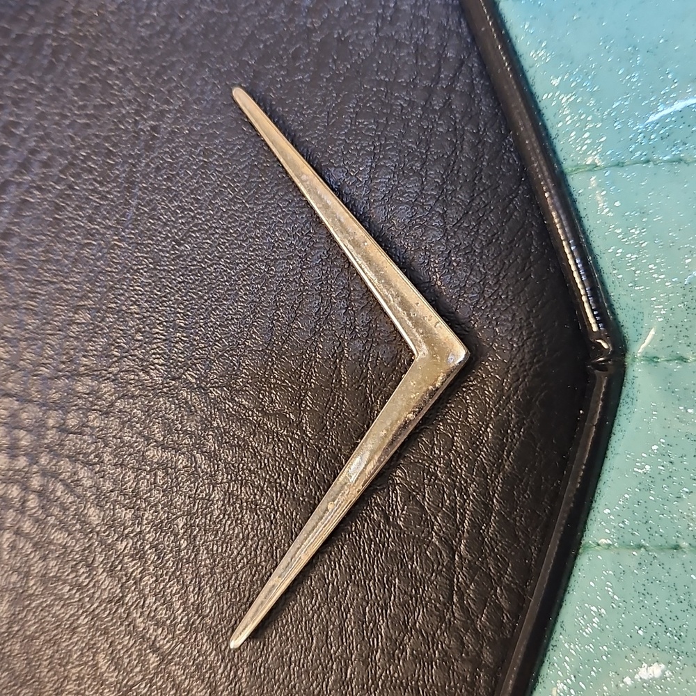 Women's Shoulder bag Purse With Retro Classic Car Design - Picture 4 of 16